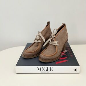 WOMEN’S TAN LEATHER ÁMSTERDAM RUBBER HEELED ÁMSTERDAM LOAFER‎ BOOTIES W/ LACES